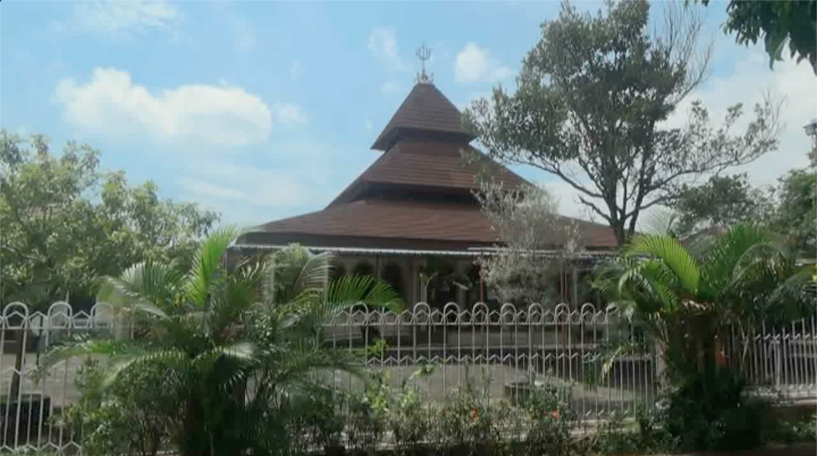 Masjid Pancasila, Masjid Tanpa Kubah Melengkung