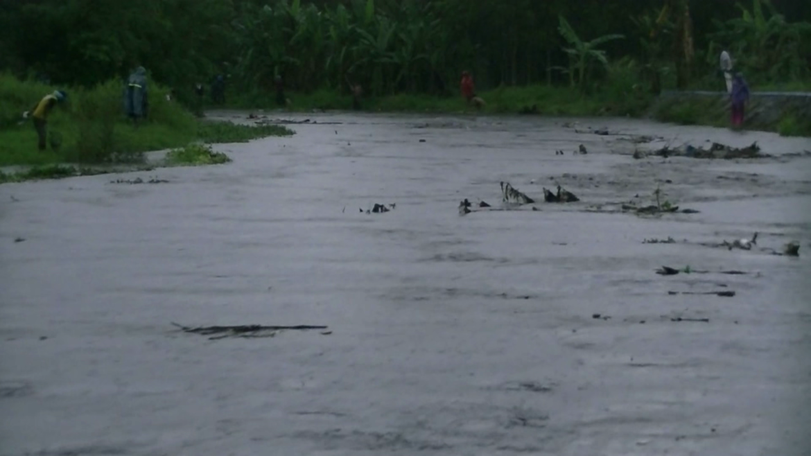 3 Sungai Berpotensi Banjir Karena Sampah Menumpuk