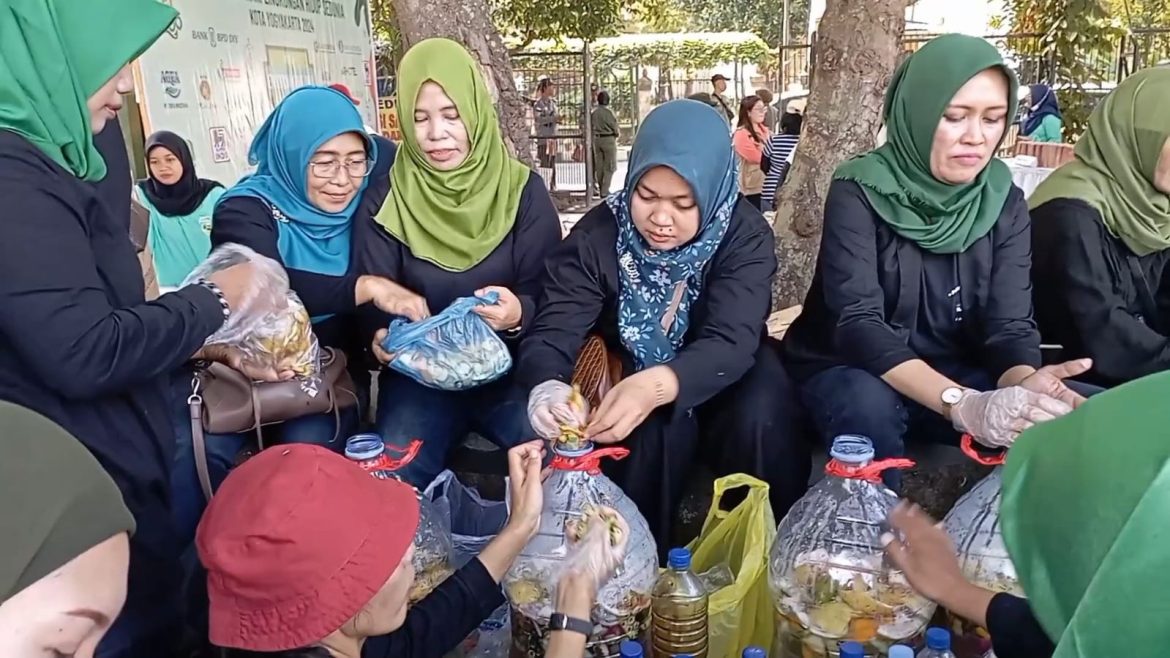 Hari Lingkungan Hidup Sedunia Membuat 1500 Liter Eco Enzim