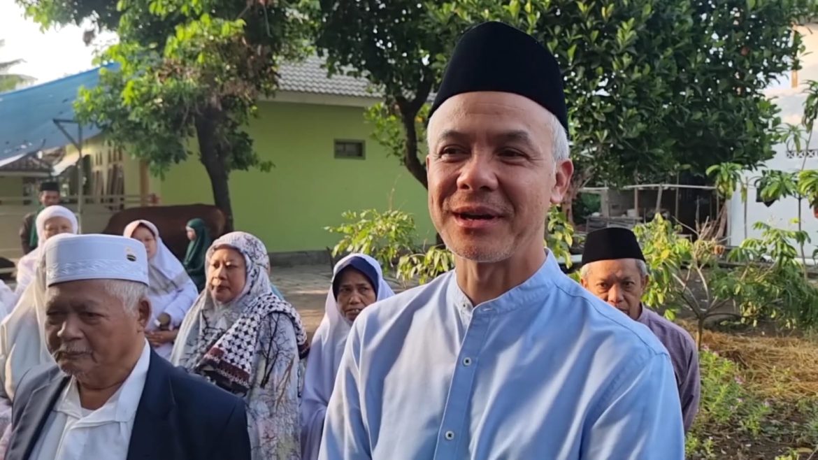 Ganjar Pranowo Sholat Ied Di Ngemplak Sleman