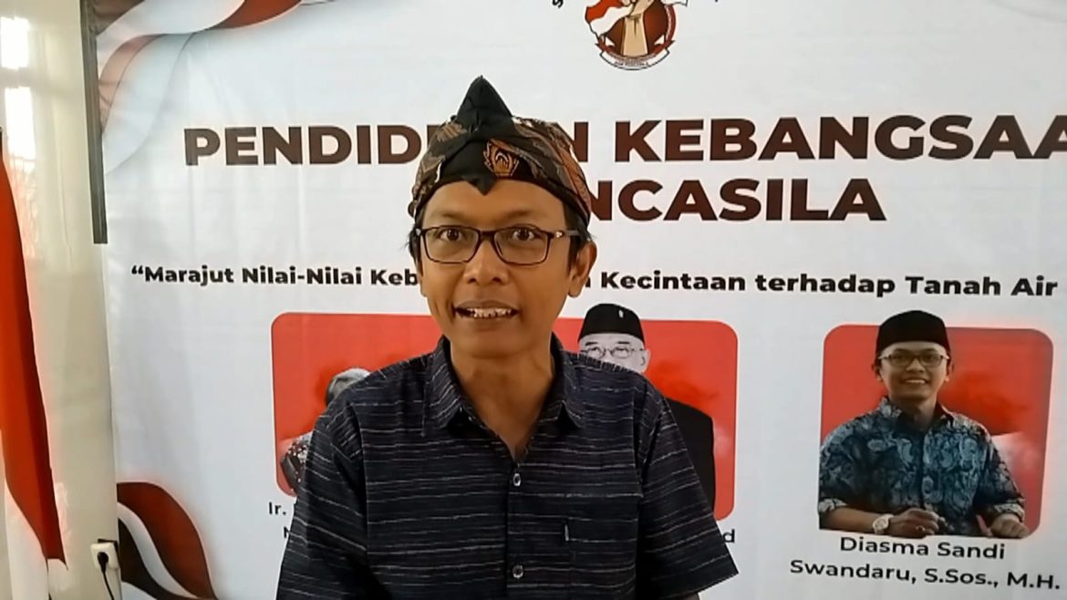 Tanggapan Pakar Dan Masyarakat Tentang Pendidikan Pancasila