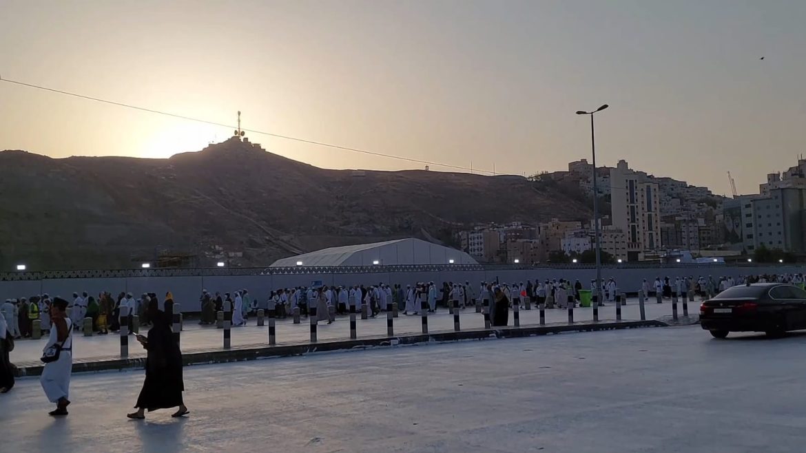 Suhu Makkah 46 Derajat Celcius, Jch Diimbau Umrah Wajib Pada Malam