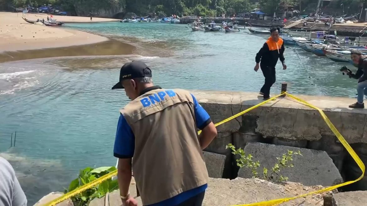 Tanggul Pantai Baron Ambrol, Jalur Evakuasi Tsunami Terputus