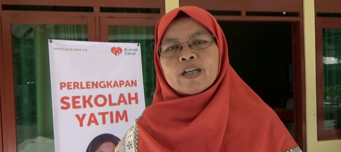 Puluhan Anak Yatim Terima Bantuan Alat Sekolah