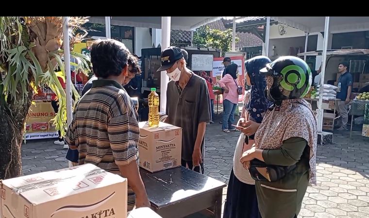 Warga Memadati Lapak Minyakita Di Pasar Murah Kotagede