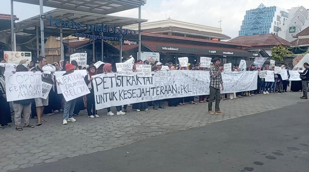 Unjuk Rasa Pedagang Teras Malioboro 2 Tuntut Relokasi Ditunda