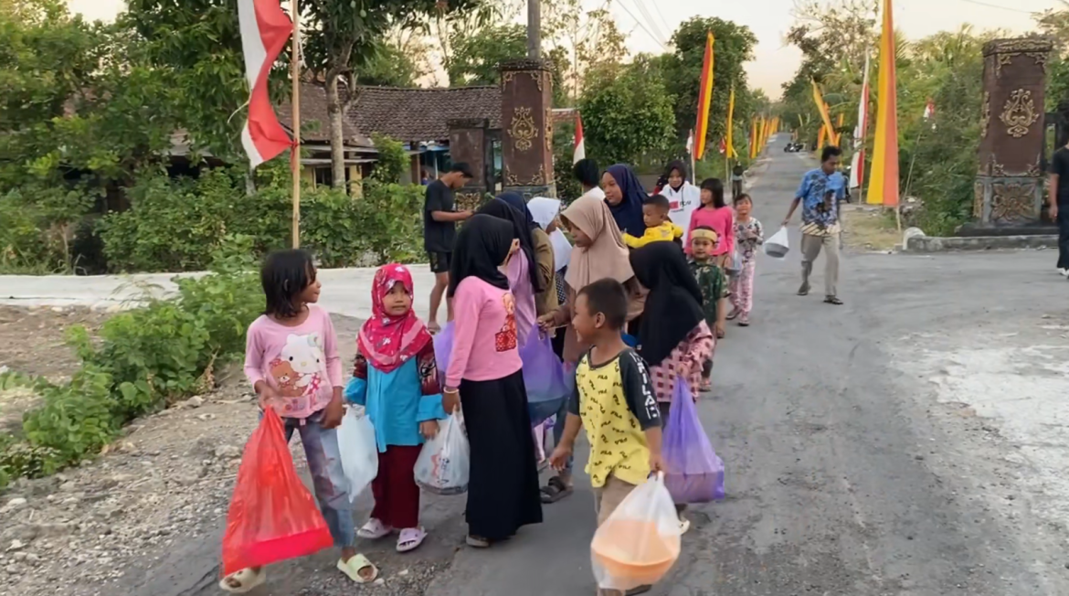 Lestarikan Budaya Anak-anak Ikut Tradisi Gumbregan