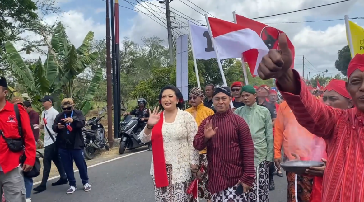 Kirab Budaya Antarkan Pasangan Wabup Cawabup Endah-Joko ke KPU