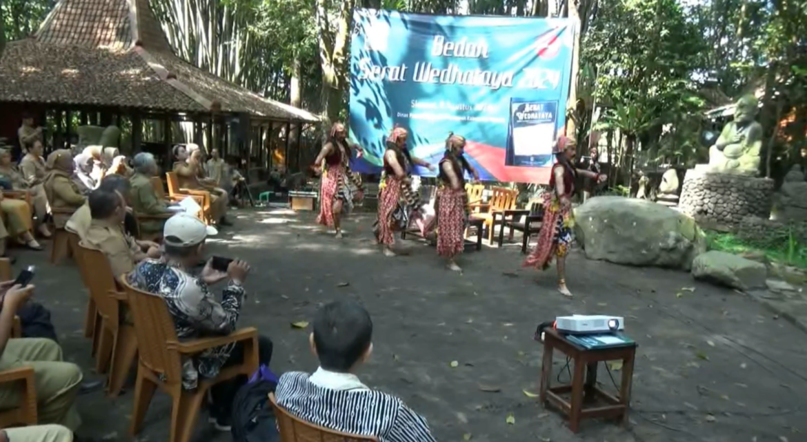 Tari Riya Manggala, Tari Kreasi Dimainkan Remaja Putra