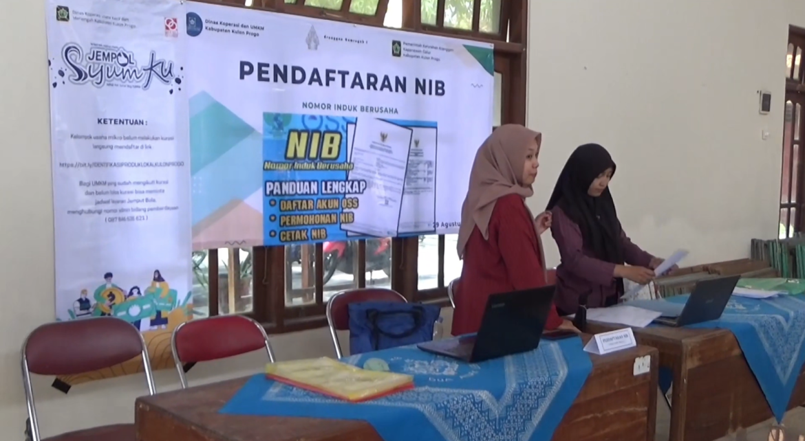 Warga Kranggan Antusias Manfaatkan Layanan Pendaftaran IKD Hingga NIB