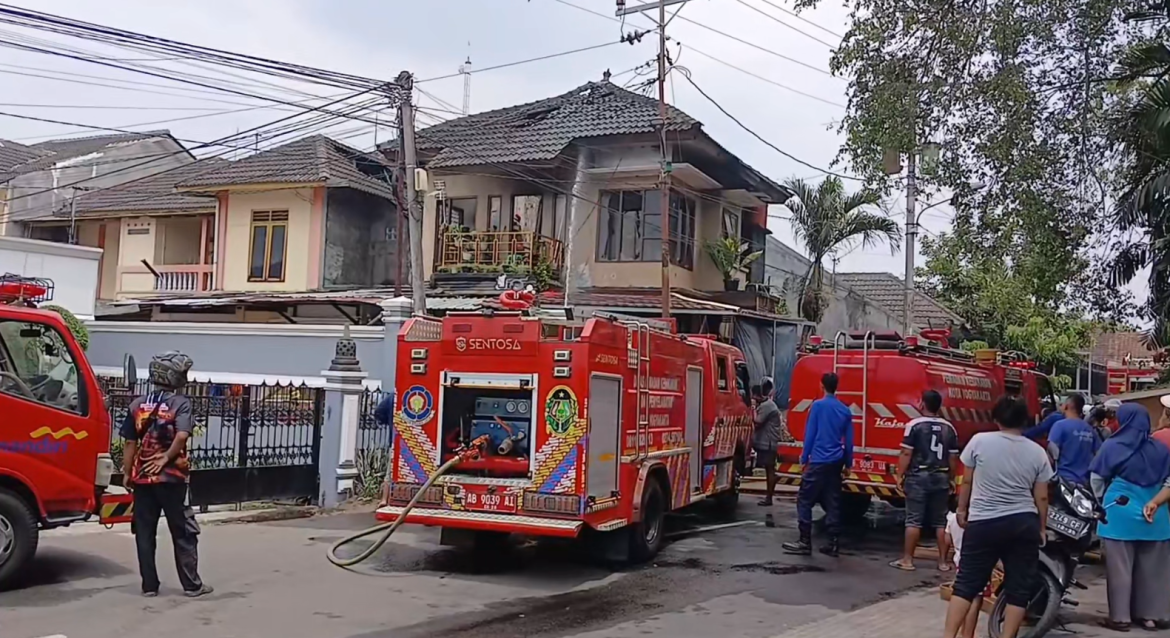 Warung Makan dan Rumah Terbakar