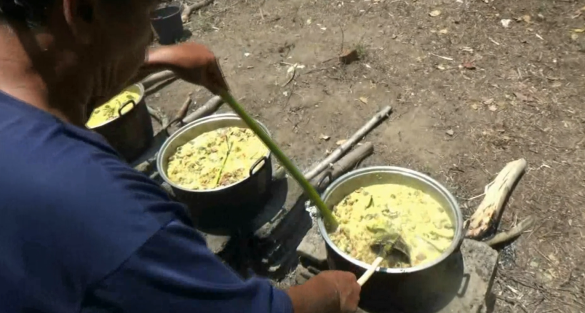 Dimasak Setahun Sekali, Becekan Hasil Racikan Kaum Pria di Lereng Merapi