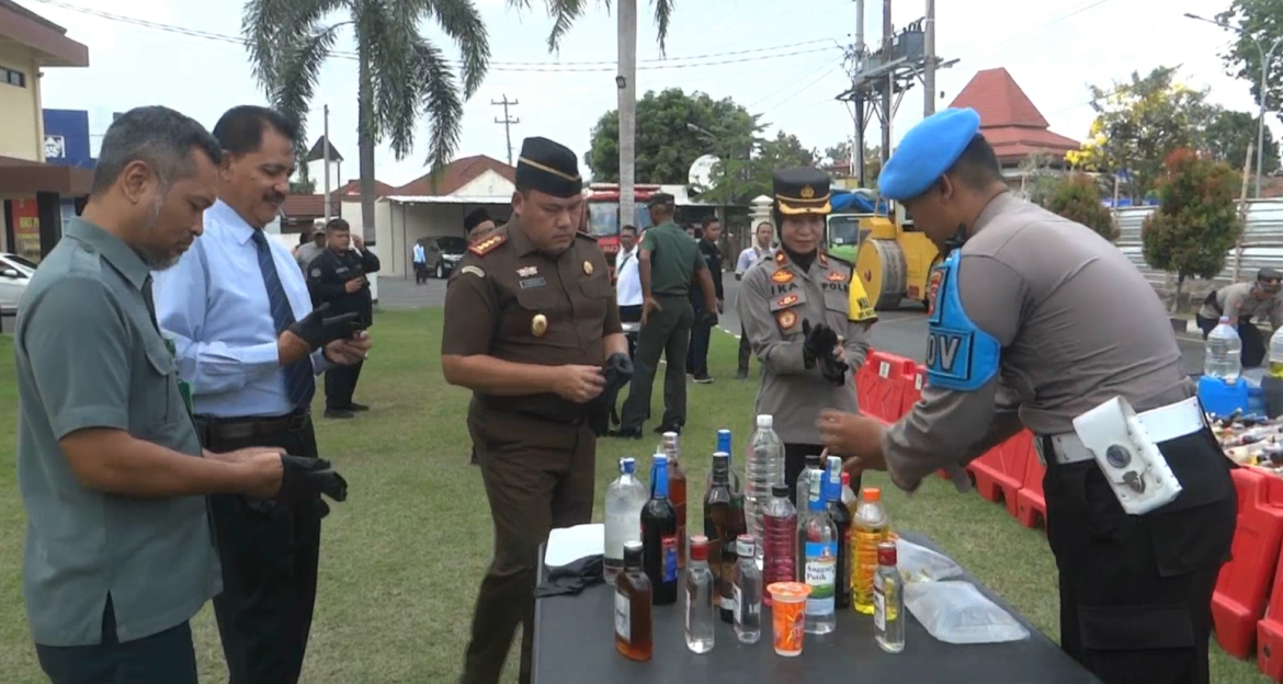 Pemusnahan Barang Bukti Ribuan Botol Miras Oleh Polres Bantul