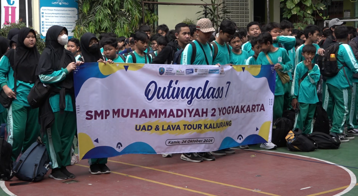 Siswa Kelas 7 SMP Muhammadiyah 2 Yogyakarta Explore Laboratorium UAD