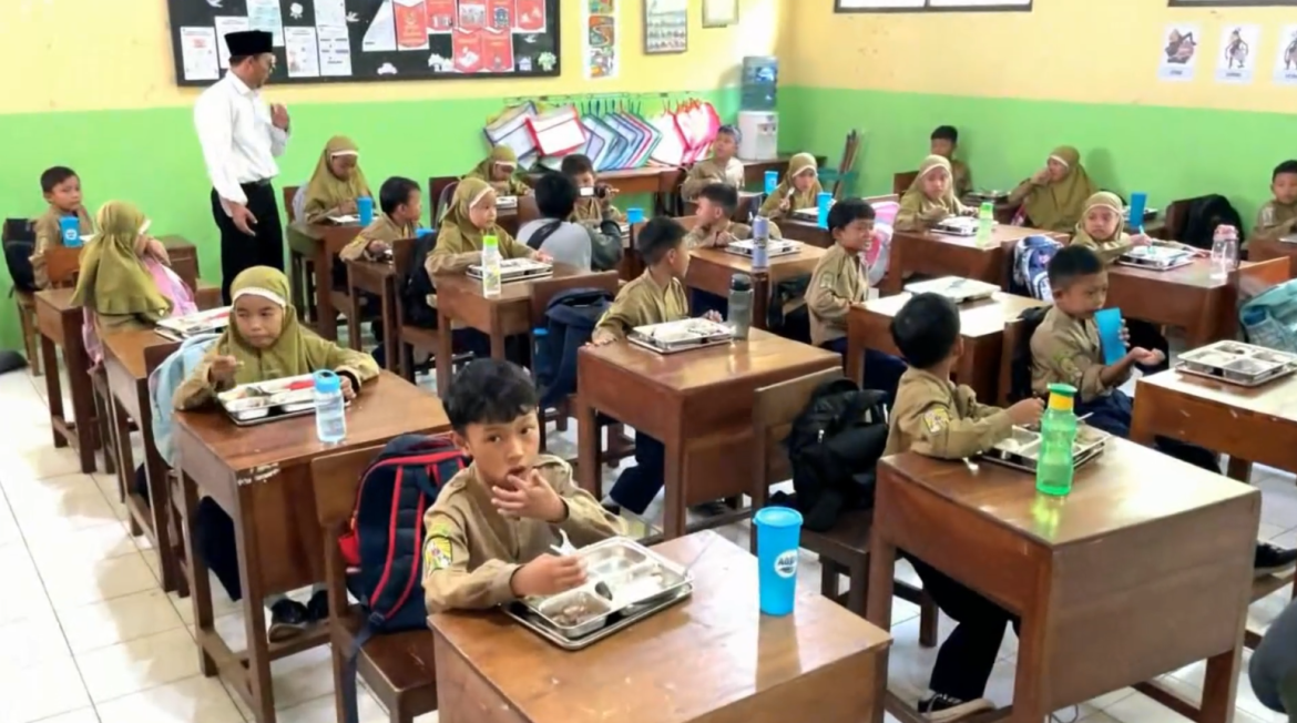 Makan Bergizi Gratis Disambut Baik Guru dan Murid