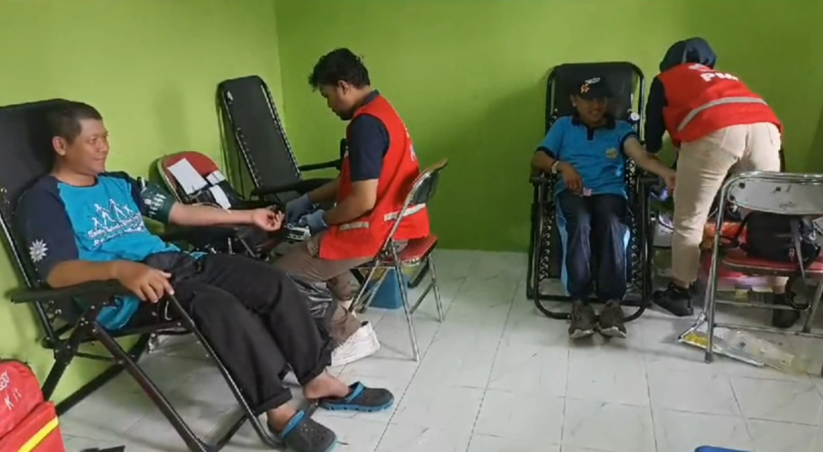 Warga Banyuraden Antusias Donorkan Darah