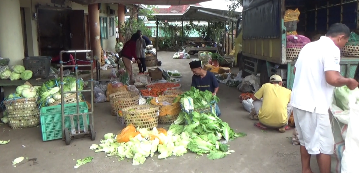 Cuaca Buruk, Pasokan Beberapa Jenis Sayuran Mulai Terbatas