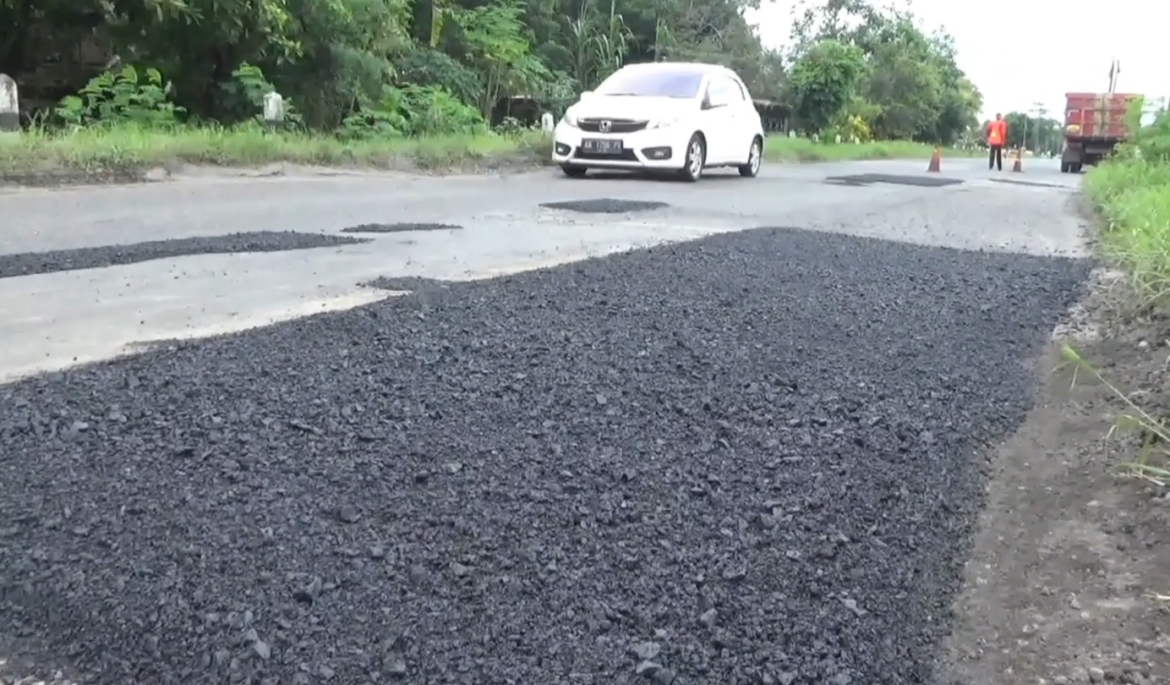 Jelang Nataru Sejumlah Ruas Jalan Vital di Kulonprogo Diperbaiki