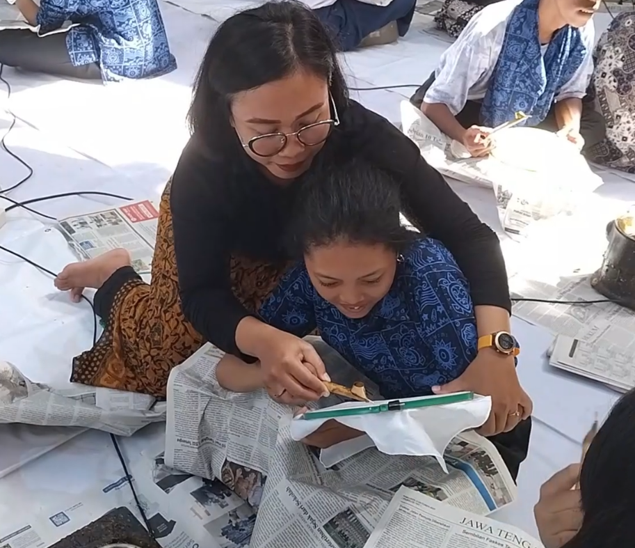 Mengenalkan Membatik dan Beraneka Macam Jamu ke Siswa SLB