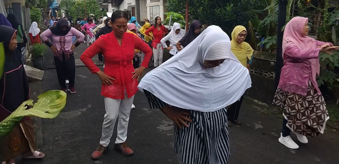 Menyambut Hari Ibu Warga Sedayu Ikut Melestarikan Kebaya