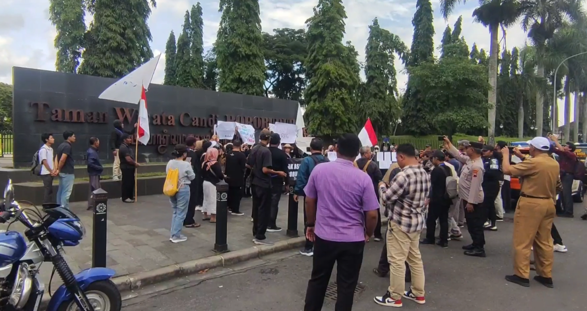 Pedagang Tuntut Hak Lapak di Candi Borobudur