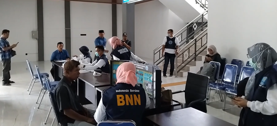 Pengecekan Urin Terhadap Awak Bus Diterminal Giwangan