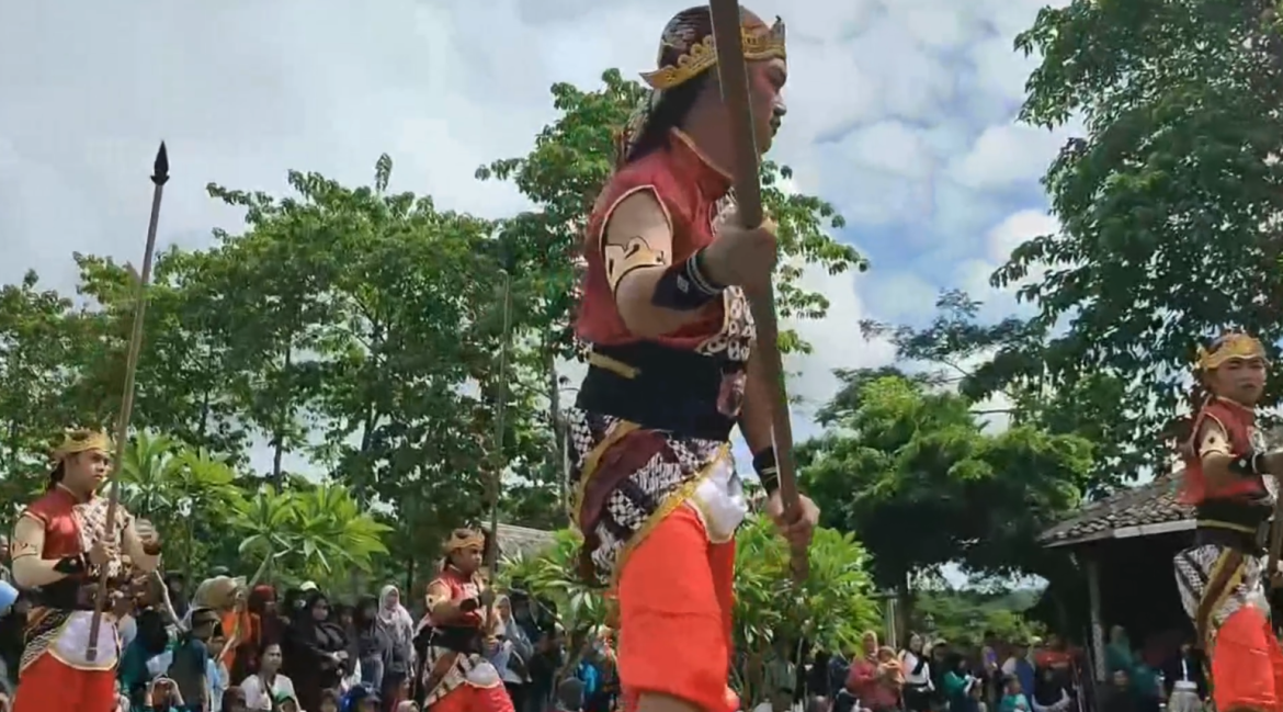 Pentaskan Roro Jonggrang, Murid SLB Pukau Penonton