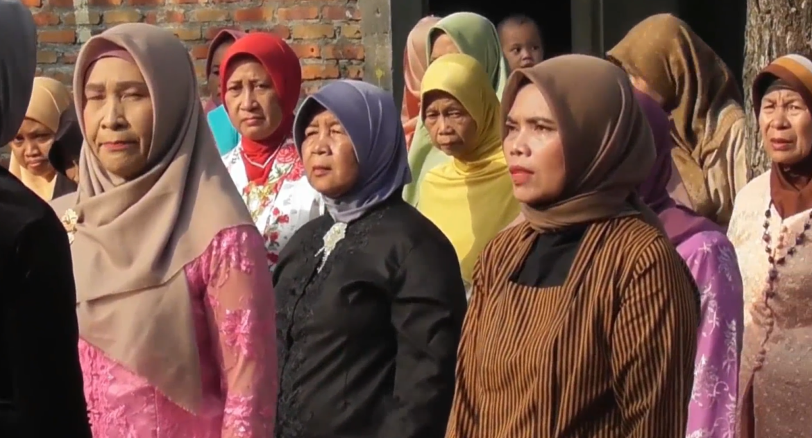 Semarak Peringati Hari Ibu di Tengah Warga