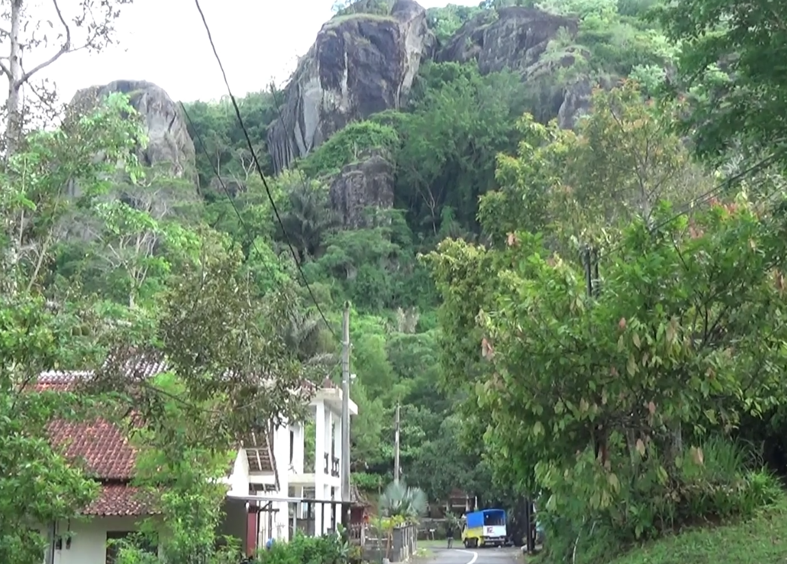 Wisata Gunung Api Purba Kembali Beregliat