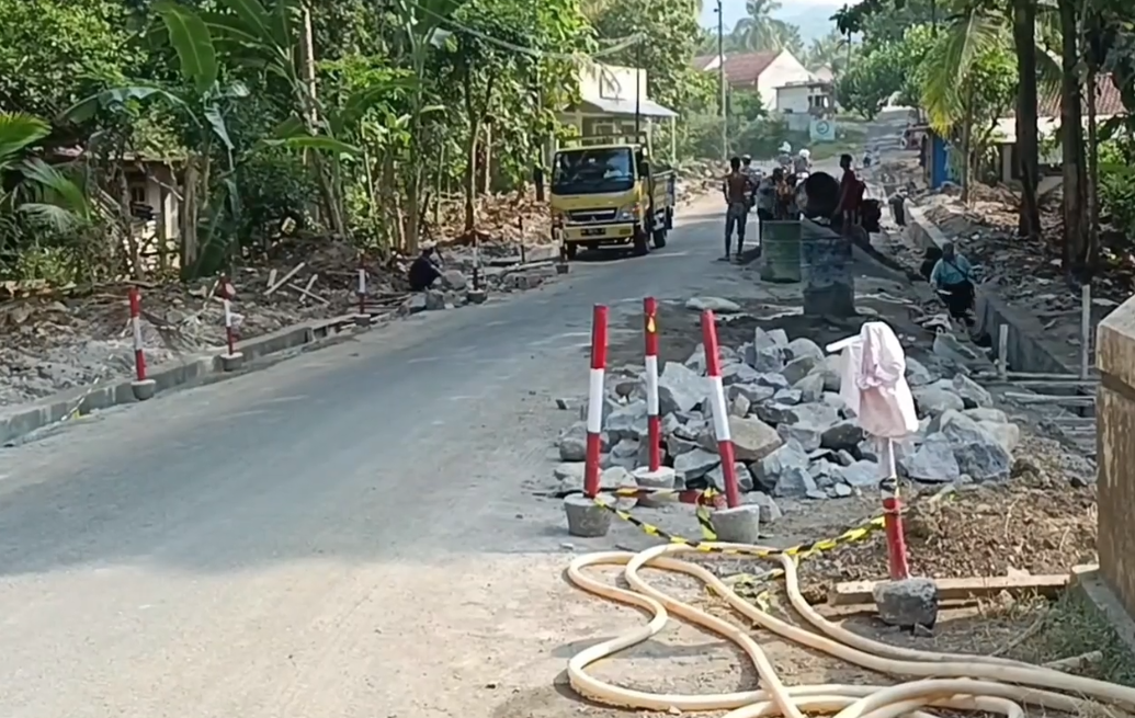 Dampak Program Makan Bergizi Gratis Puluhan Paket Perbaikan dan Pemeliharaan Jalan Dikurangi