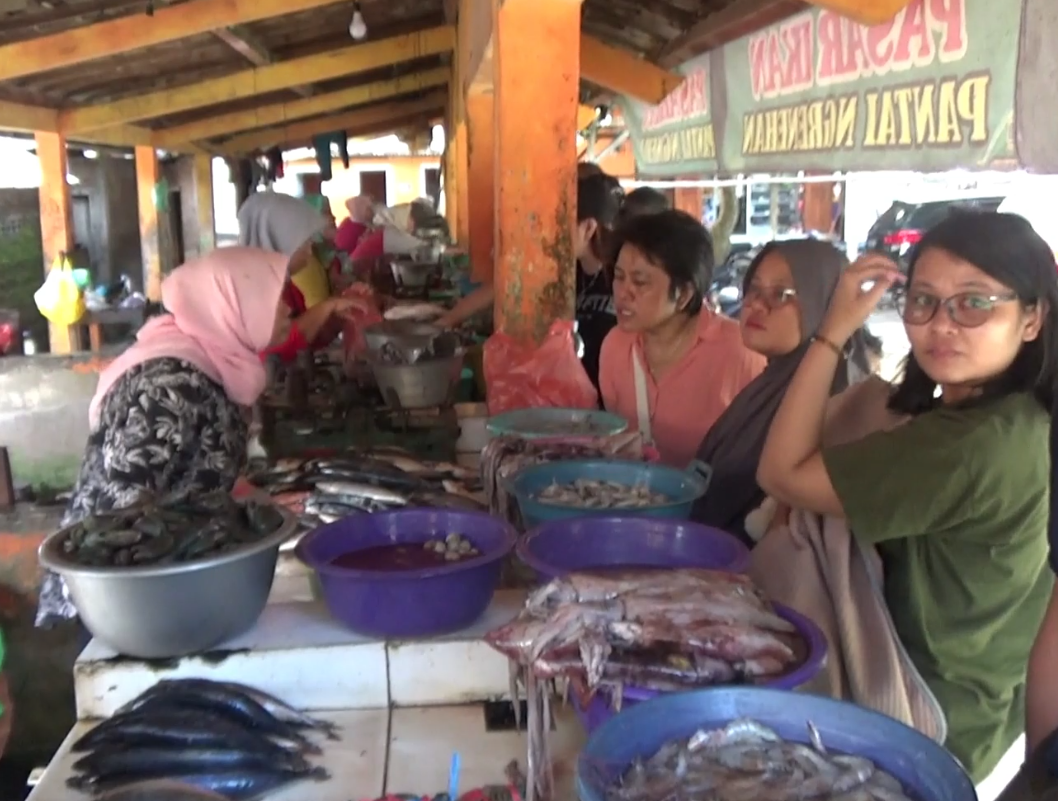 Liburan, Pasar Ikan Ngrenehan Diserbu Wisatawan